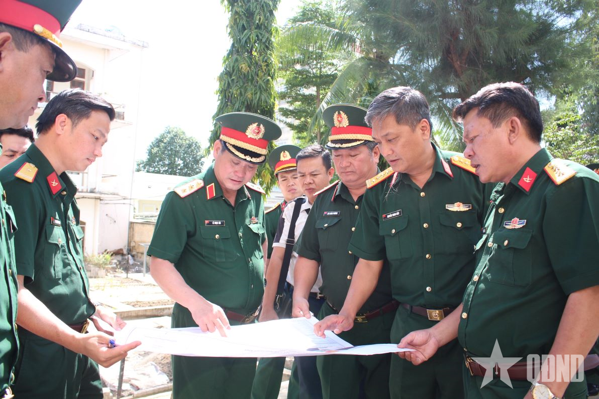 Tư lệnh Quân khu 5 kiểm tra Tiểu đoàn Phương tiện không người lái